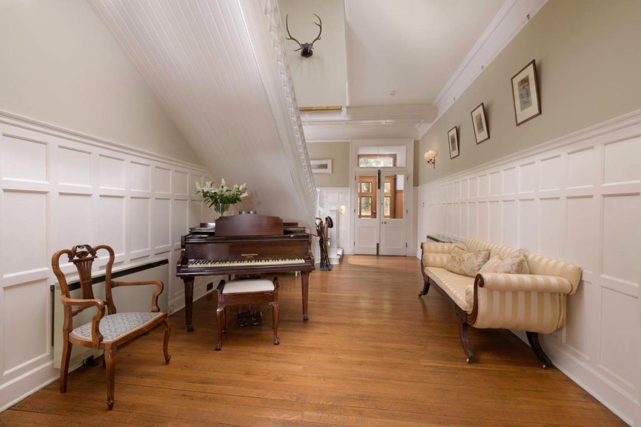 Lys-Na-Greyne Bed & Breakfast อะบอยน์ ภายนอก รูปภาพ
